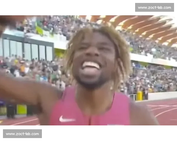 土著田径赛名场面：原木接力摔出表情包